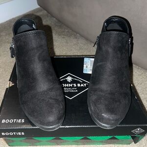 Women’s Suede Shoe